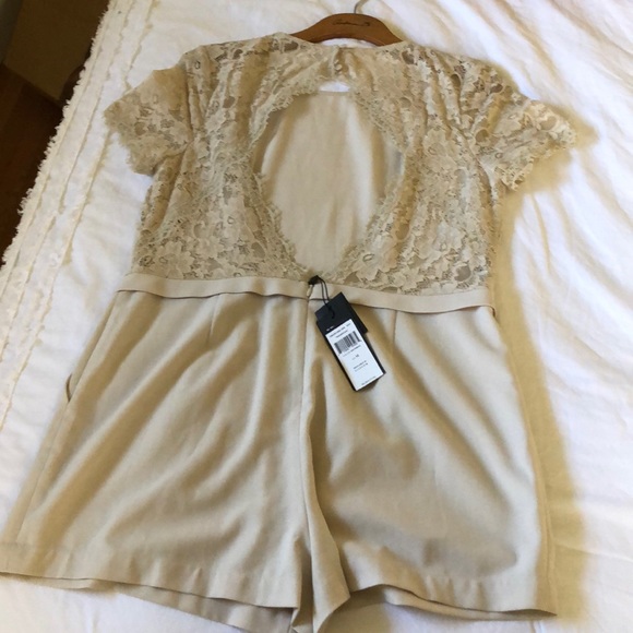 Tan/beige shortsleeve romper - Picture 5 of 5